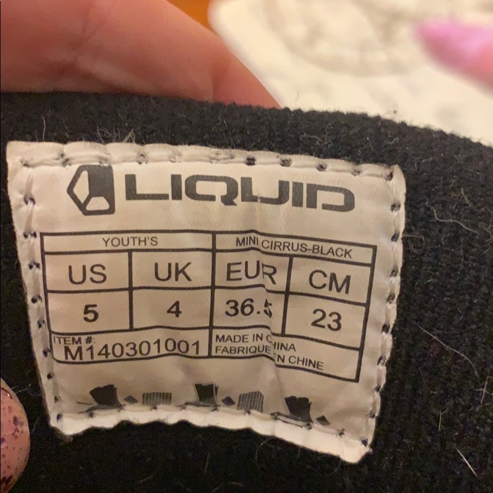 SOLD Snowboarding 🏂 boots. Youth. Worn few times.